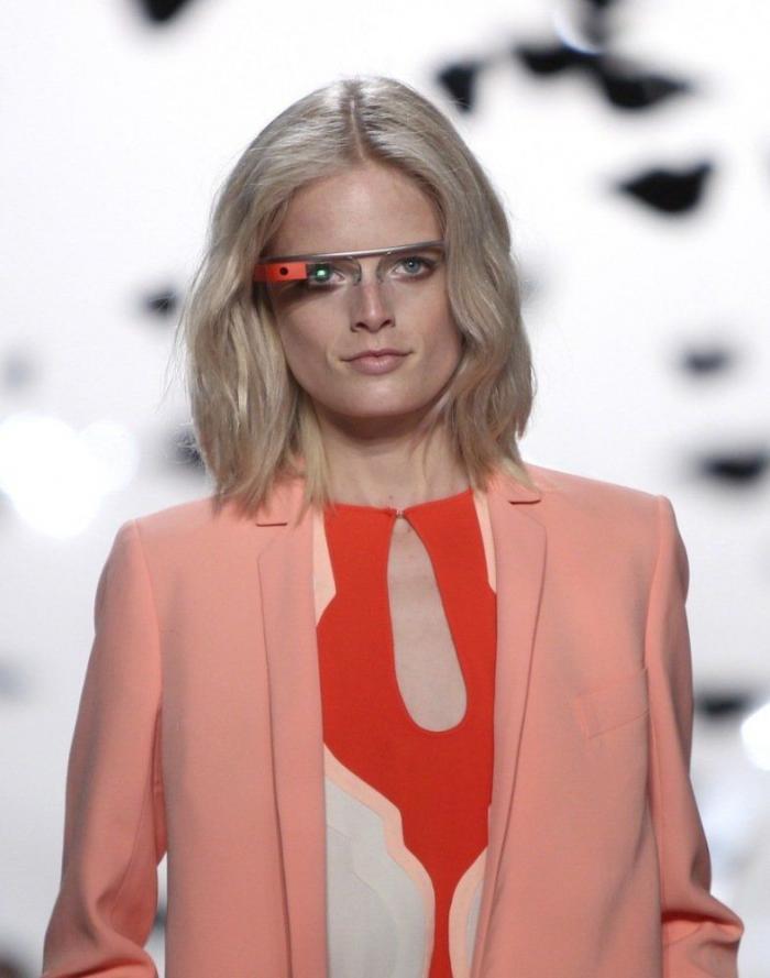 Google Glass: Diane Von Furstenberg lleva a las pasarelas las gafas de Google FOTOS)