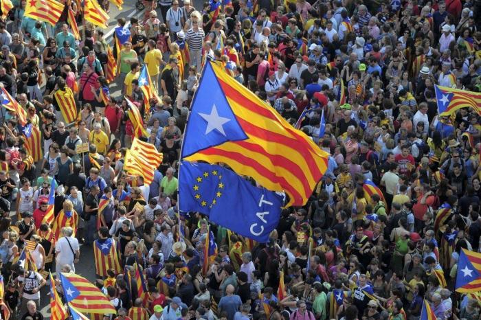 Diada 2012: Miles de personas colapsan el centro de Barcelona bajo el lema "Catalunya, nuevo estado de Europa" (FOTOS)