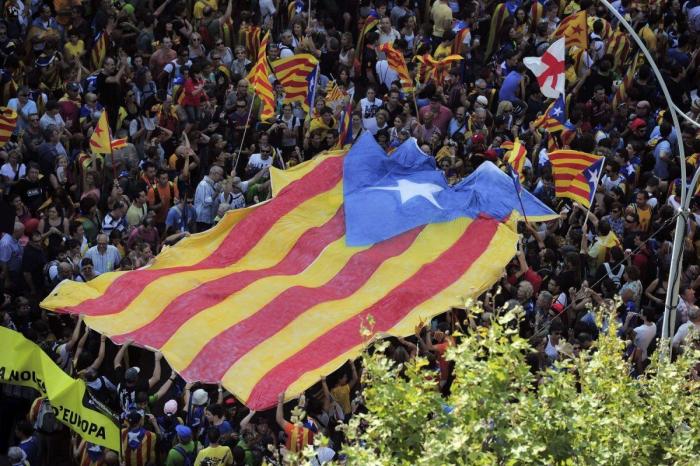 Diada 2012: Miles de personas colapsan el centro de Barcelona bajo el lema "Catalunya, nuevo estado de Europa" (FOTOS)