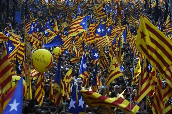 Diada 2012: Miles de personas colapsan el centro de Barcelona bajo el lema "Catalunya, nuevo estado de Europa" (FOTOS)