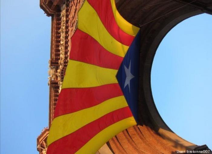 Diada 2012: Miles de personas colapsan el centro de Barcelona bajo el lema "Catalunya, nuevo estado de Europa" (FOTOS)