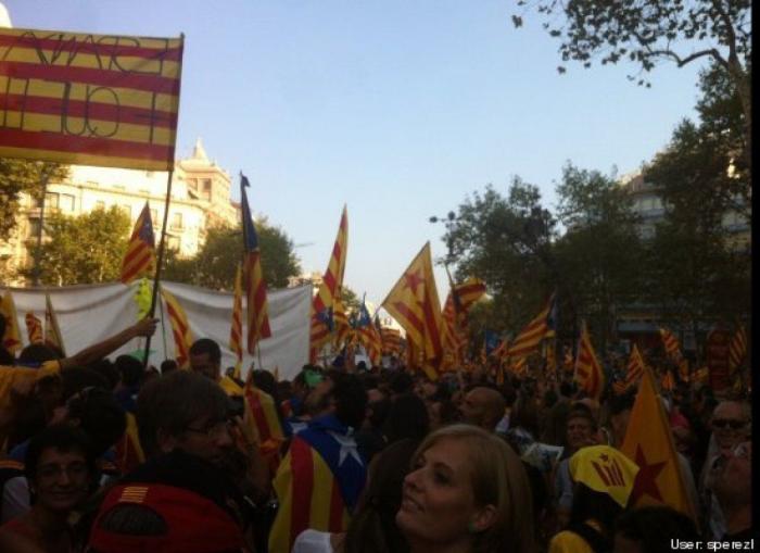 Diada 2012: Miles de personas colapsan el centro de Barcelona bajo el lema "Catalunya, nuevo estado de Europa" (FOTOS)