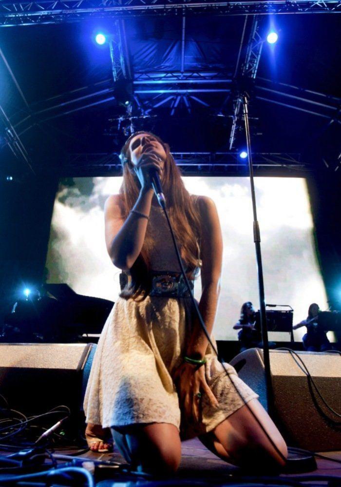 Lana del Rey, desnuda en la portada del 'GQ' británico, recuerda su adicción adolescente al alcohol (FOTOS)