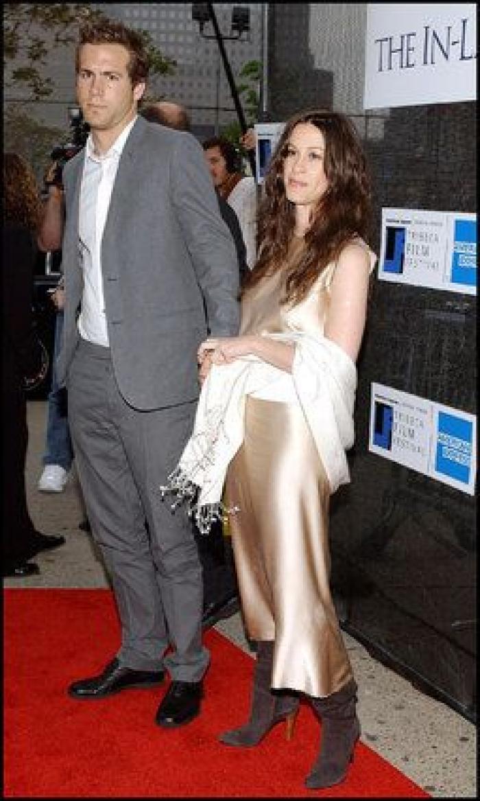 Ryan Reynolds se lo pasa en grande jugando con Blake Lively y el Photoshop (FOTOS)