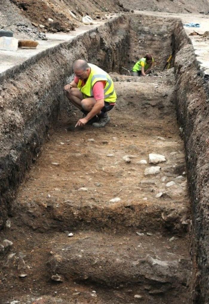 Tumba Ricardo III: ¿han encontrado sus huesos en un aparcamiento de Leicester? (FOTOS)