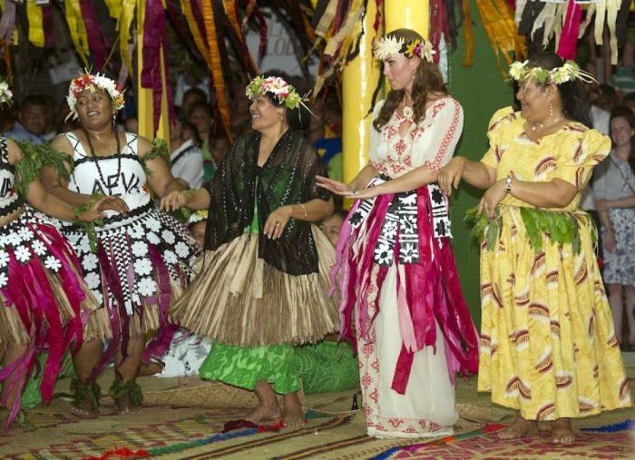 7 cosas más raras que ir en topless que Kate Middleton hace estos días (FOTOS)