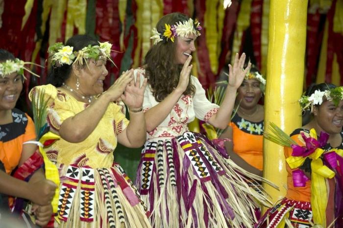 7 cosas más raras que ir en topless que Kate Middleton hace estos días (FOTOS)