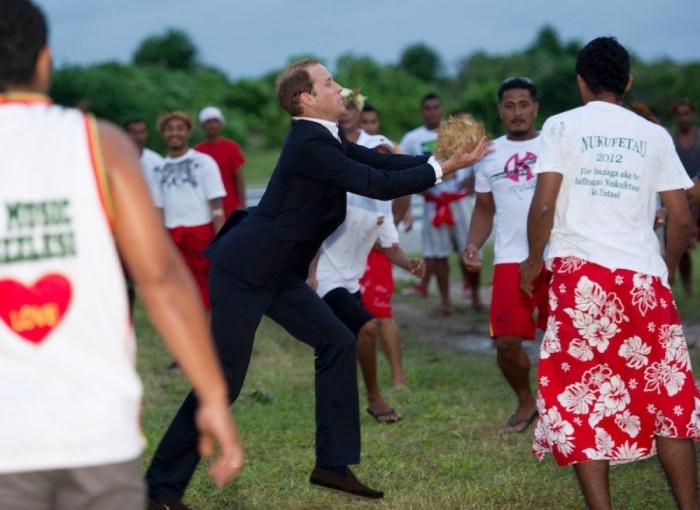 7 cosas más raras que ir en topless que Kate Middleton hace estos días (FOTOS)