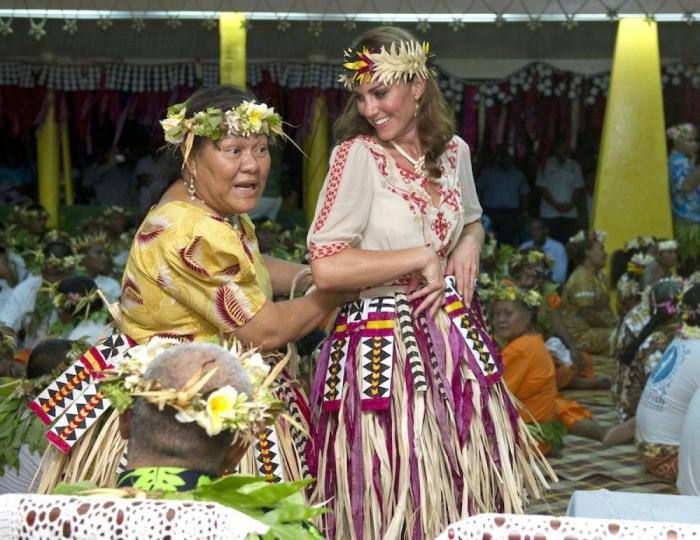 7 cosas más raras que ir en topless que Kate Middleton hace estos días (FOTOS)