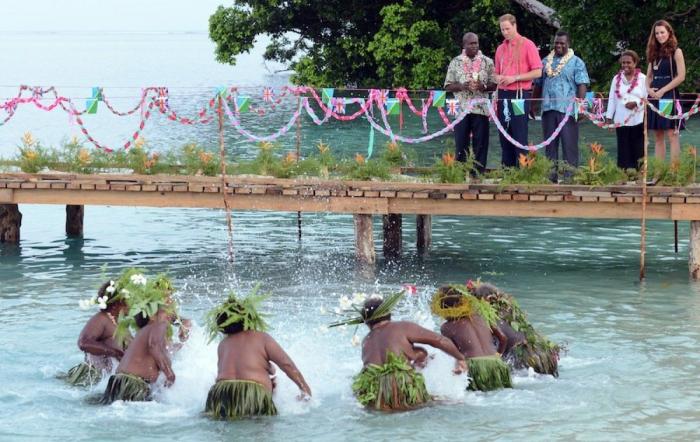 7 cosas más raras que ir en topless que Kate Middleton hace estos días (FOTOS)
