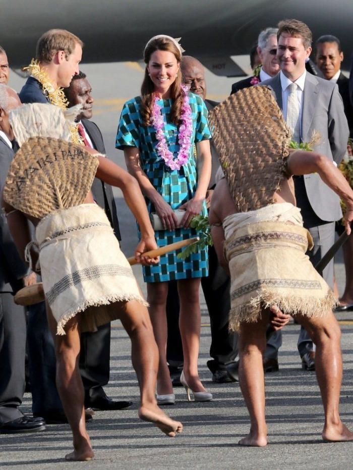 7 cosas más raras que ir en topless que Kate Middleton hace estos días (FOTOS)