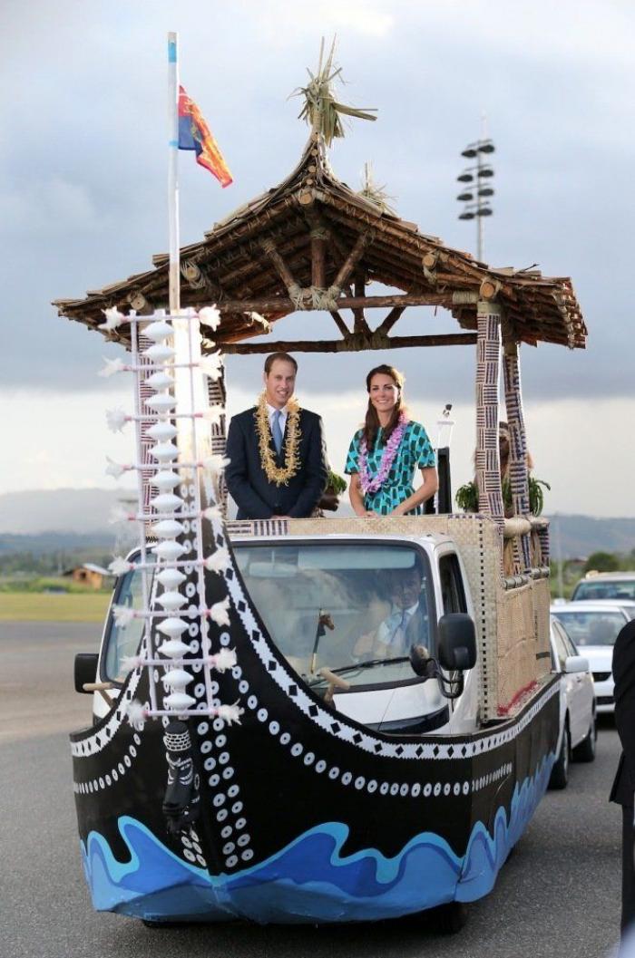 7 cosas más raras que ir en topless que Kate Middleton hace estos días (FOTOS)