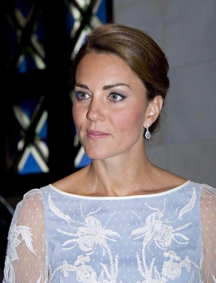 7 cosas más raras que ir en topless que Kate Middleton hace estos días (FOTOS)