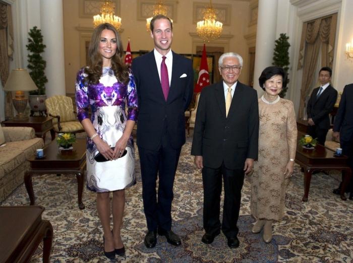 7 cosas más raras que ir en topless que Kate Middleton hace estos días (FOTOS)