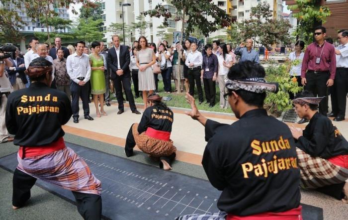 7 cosas más raras que ir en topless que Kate Middleton hace estos días (FOTOS)