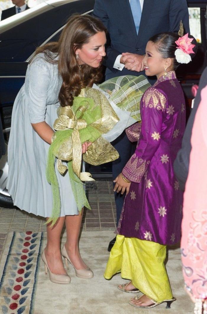 7 cosas más raras que ir en topless que Kate Middleton hace estos días (FOTOS)