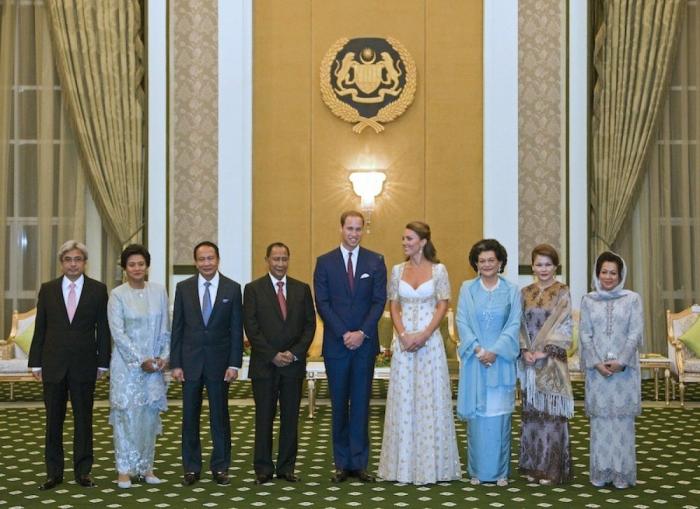 7 cosas más raras que ir en topless que Kate Middleton hace estos días (FOTOS)