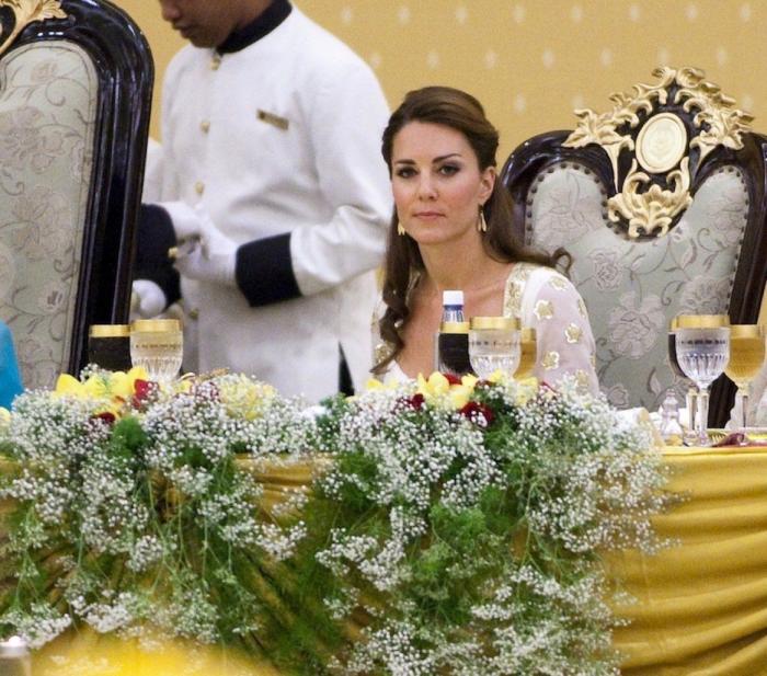 7 cosas más raras que ir en topless que Kate Middleton hace estos días (FOTOS)