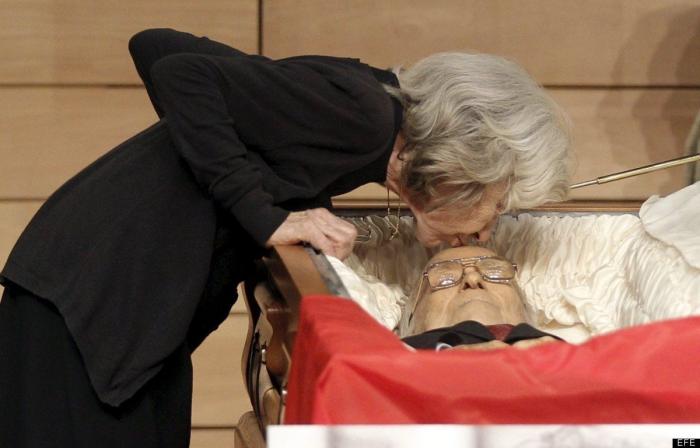 Muere Santiago Carrillo: Miles de ciudadanos se despiden de él en Madrid (VÍDEO, FOTOS)