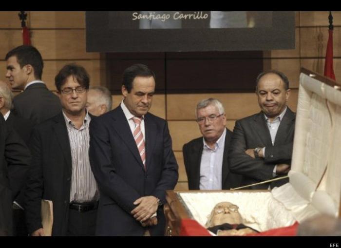 Muere Santiago Carrillo: Miles de ciudadanos se despiden de él en Madrid (VÍDEO, FOTOS)