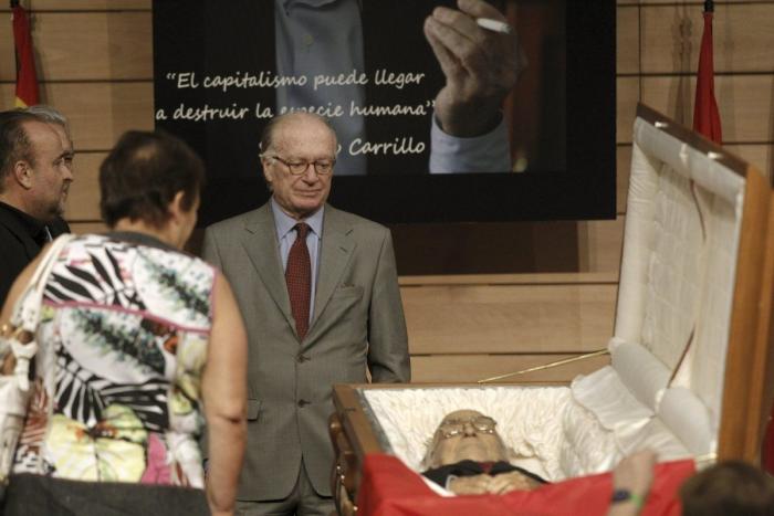 Muere Santiago Carrillo: Miles de ciudadanos se despiden de él en Madrid (VÍDEO, FOTOS)