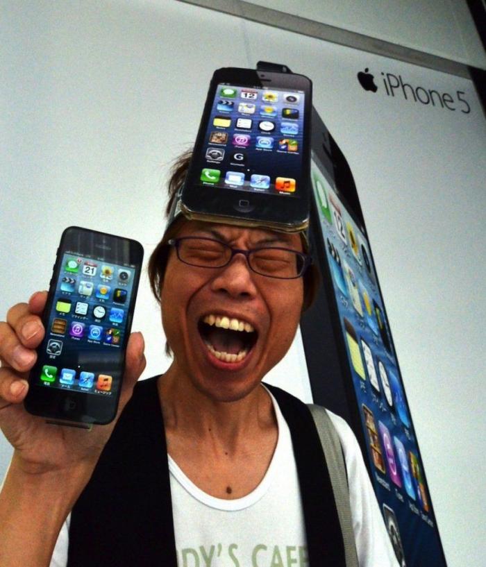 Lanzamiento iPhone 5: 12 fotos de gente muy feliz porque se ha comprado un teléfono (FOTOS)