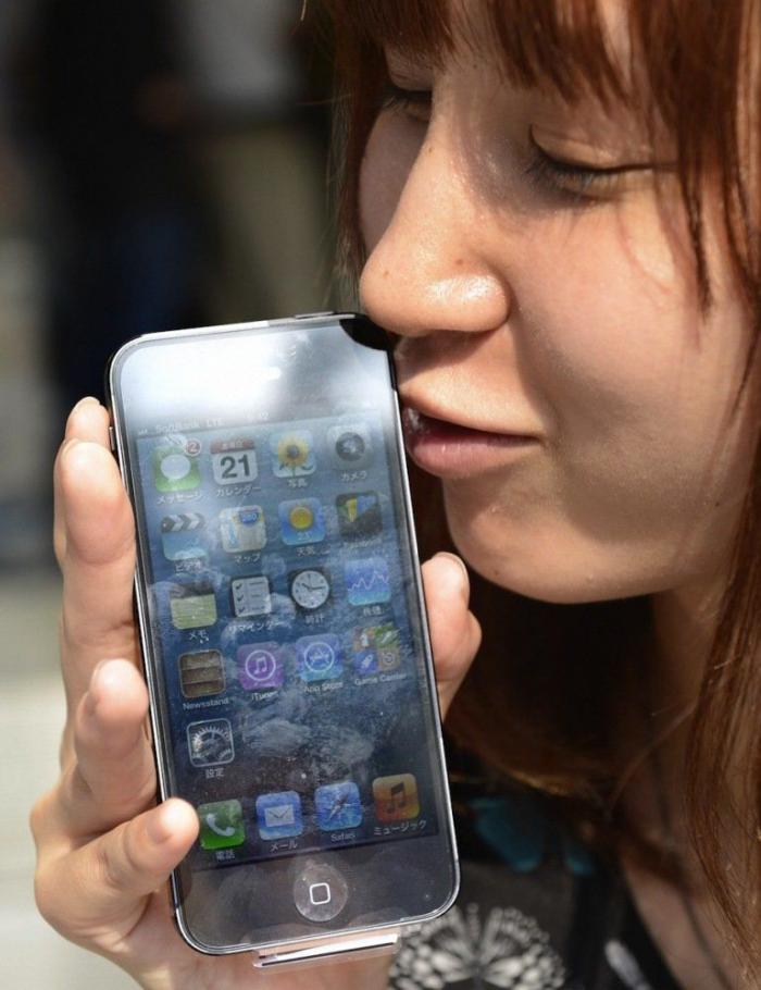 Lanzamiento iPhone 5: 12 fotos de gente muy feliz porque se ha comprado un teléfono (FOTOS)