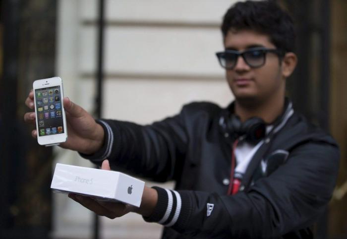 Lanzamiento iPhone 5: 12 fotos de gente muy feliz porque se ha comprado un teléfono (FOTOS)