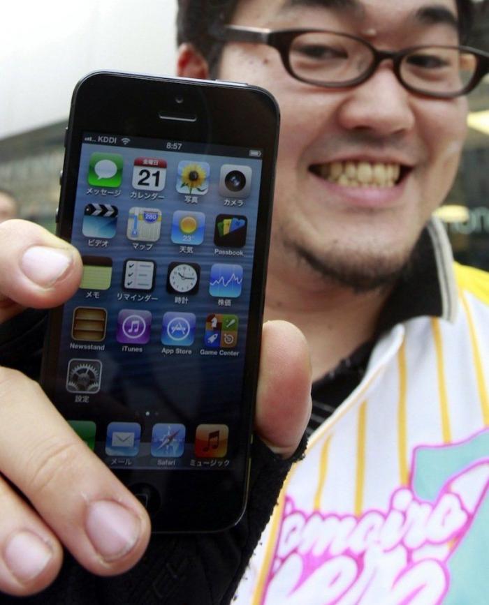 Lanzamiento iPhone 5: 12 fotos de gente muy feliz porque se ha comprado un teléfono (FOTOS)