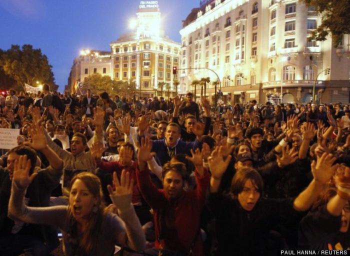 26-S: Miles de personas vuelven a protestar junto al Congreso por segundo día