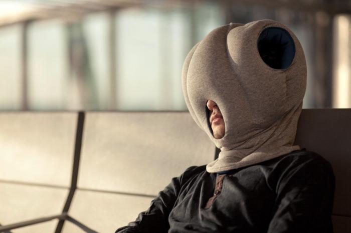 Ostrich Pillow: el gadget español para reinventar la siesta triunfa en Kickstarter (FOTOS, VÍDEO)