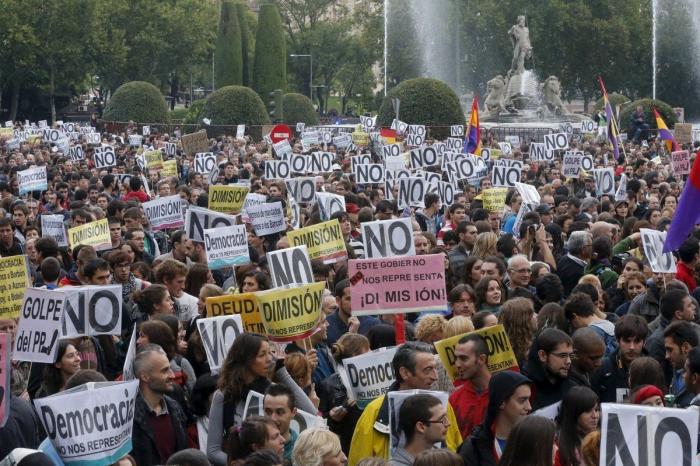 Alberto Casillas, el camarero del Bar Prado: "El jefe policial me ha empujado y me he desmayado"