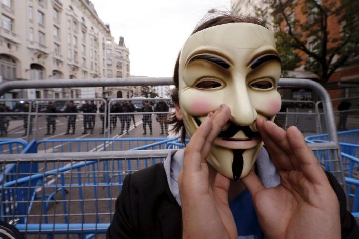 Alberto Casillas, el camarero del Bar Prado: "El jefe policial me ha empujado y me he desmayado"