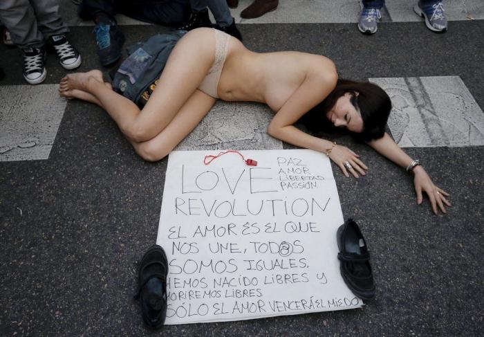 Alberto Casillas, el camarero del Bar Prado: "El jefe policial me ha empujado y me he desmayado"