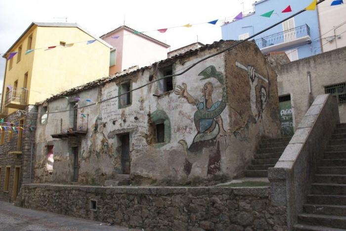 Arte urbano: Orgosolo, el pueblo de bandidos de Cerdeña que se transformó en un mural gigante (FOTOS)