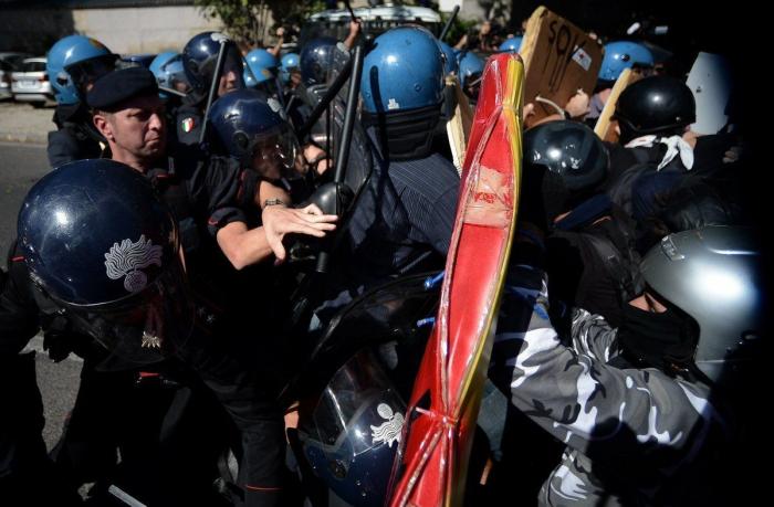 Miles de estudiantes protestan en Italia contra los recortes y la clase política (VÍDEOS, FOTOS)