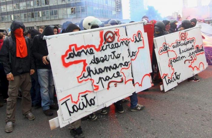 Miles de estudiantes protestan en Italia contra los recortes y la clase política (VÍDEOS, FOTOS)