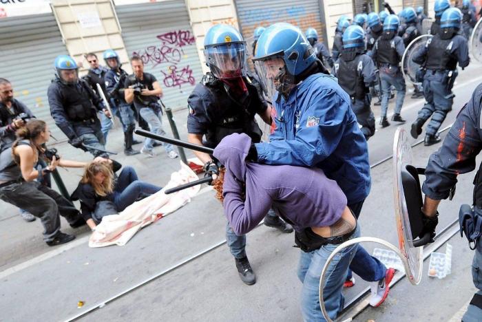 Miles de estudiantes protestan en Italia contra los recortes y la clase política (VÍDEOS, FOTOS)