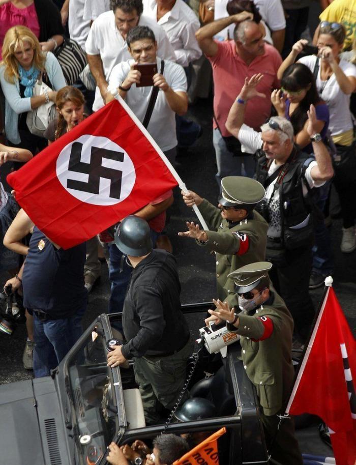 Miles de griegos protestan contra la visita de Angela Merkel (FOTOS)