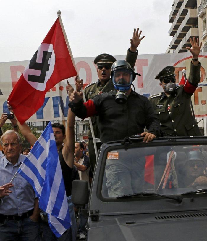 Miles de griegos protestan contra la visita de Angela Merkel (FOTOS)