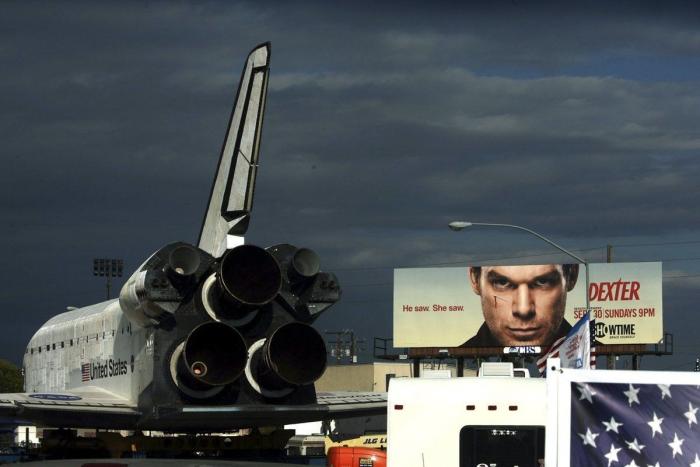 El Endeavour, de paseo por las calles de Los Ángeles antes de ser pieza de museo (FOTOS)