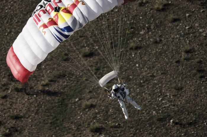 Felix Baumgartner, tras su salto desde la estratosfera: "Pensé que iba a perder el sentido"