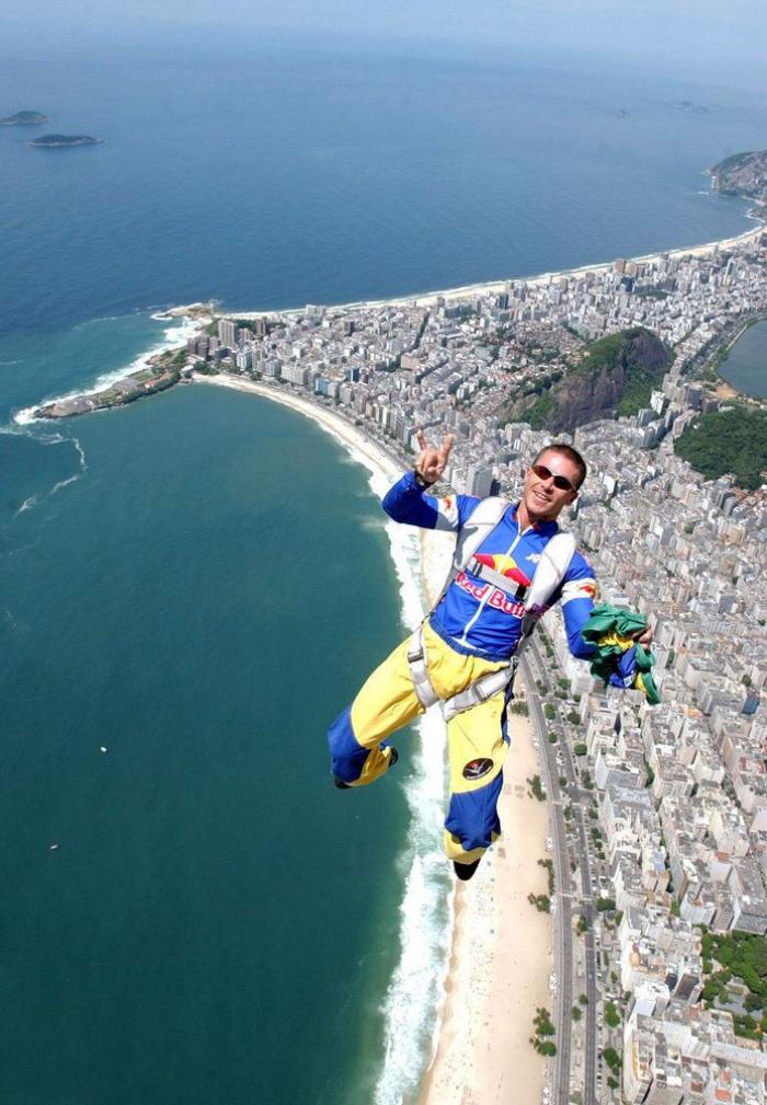 Felix Baumgartner, tras su salto desde la estratosfera: "Pensé que iba a perder el sentido"