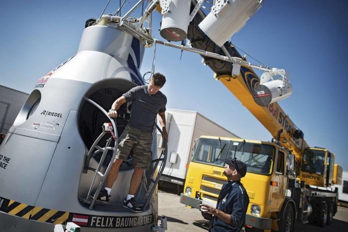 Felix Baumgartner, tras su salto desde la estratosfera: "Pensé que iba a perder el sentido"