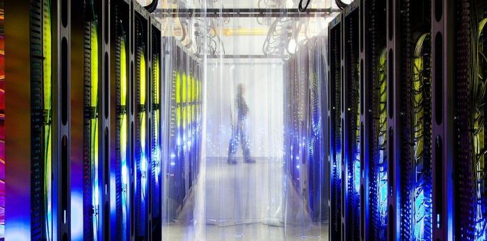 Centros de datos de Google: el gigante enseña sus tuberías de colores (FOTOS, VÍDEO)