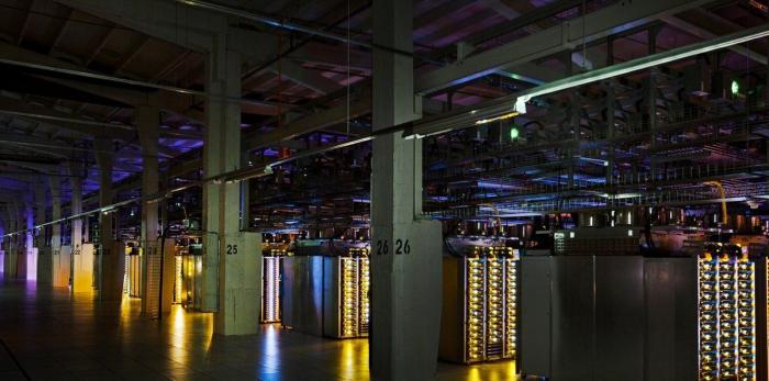 Centros de datos de Google: el gigante enseña sus tuberías de colores (FOTOS, VÍDEO)