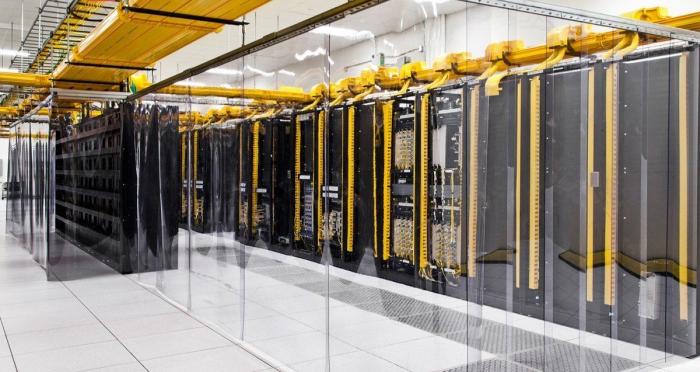Centros de datos de Google: el gigante enseña sus tuberías de colores (FOTOS, VÍDEO)