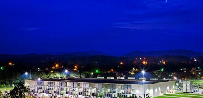 Centros de datos de Google: el gigante enseña sus tuberías de colores (FOTOS, VÍDEO)