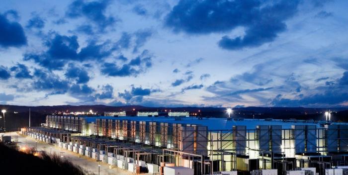 Centros de datos de Google: el gigante enseña sus tuberías de colores (FOTOS, VÍDEO)