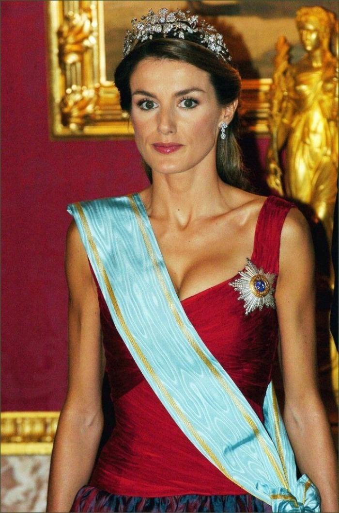 Una prestigiosa revista británica se pronuncia sobre el vestido de caerse de espaldas de Letizia